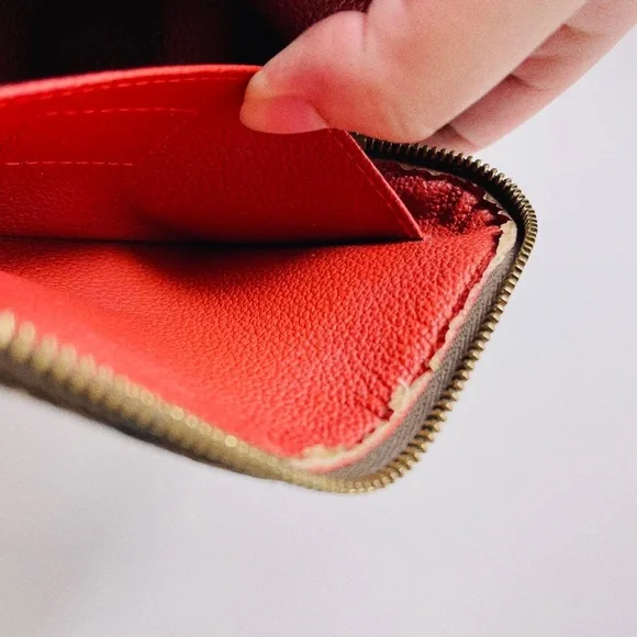 Authentic Louis Vuitton cosmetic bag - Picture 6 of 8